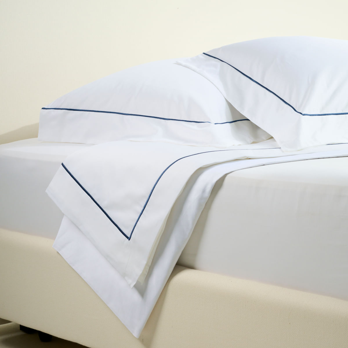 01 10 2027  Jogo de Lencol Hotel Design Branco Marinho  001.jpg